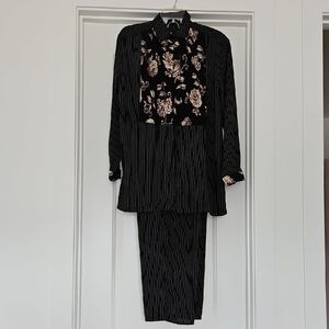 NWOT Liz Claiborne Sport Black and Beize Floral Striped Outfit